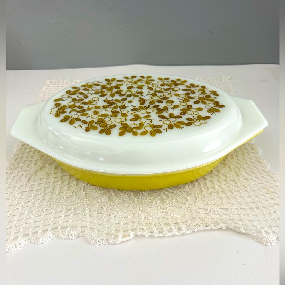Vintage Pyrex Green 1.5 qt. Oval Divided Oven Casserole Dish